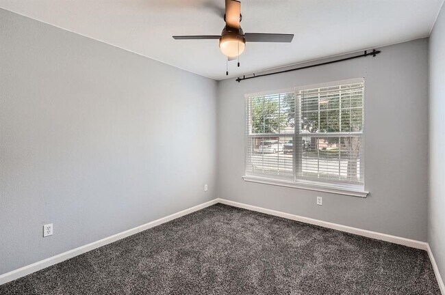 Building Photo - 305 Bird Dog Bend