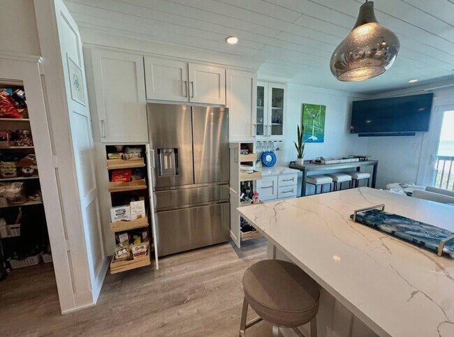 Building Photo - 17735 Front Beach Rd