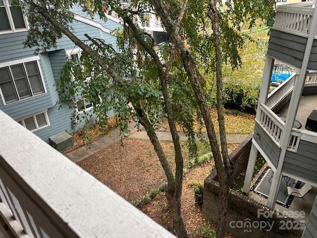 Building Photo - 433 W 8th St