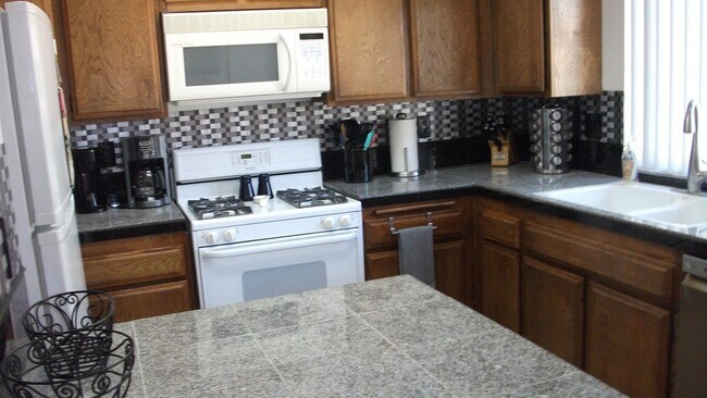 Building Photo - 49225 Eisenhower Dr
