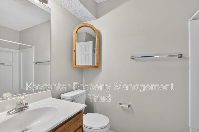 Building Photo - 3701 Cotswold Terrace