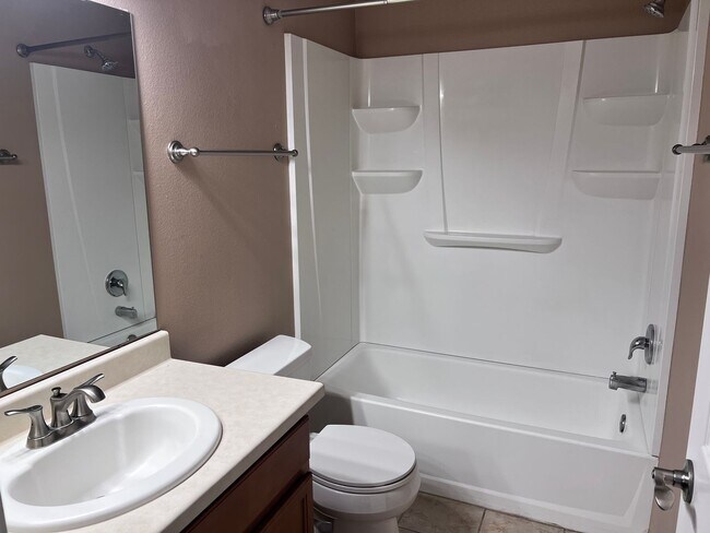 Building Photo - 2 Bedroom with major appliances, 2 car gar...