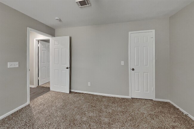 Building Photo - 10118 Prospect Hill Dr