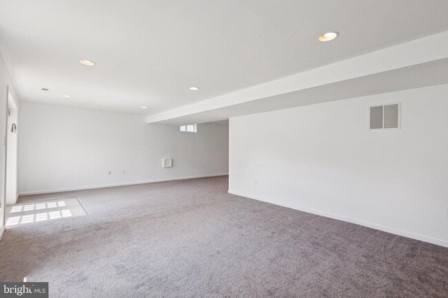 Building Photo - 44217 Navajo Dr