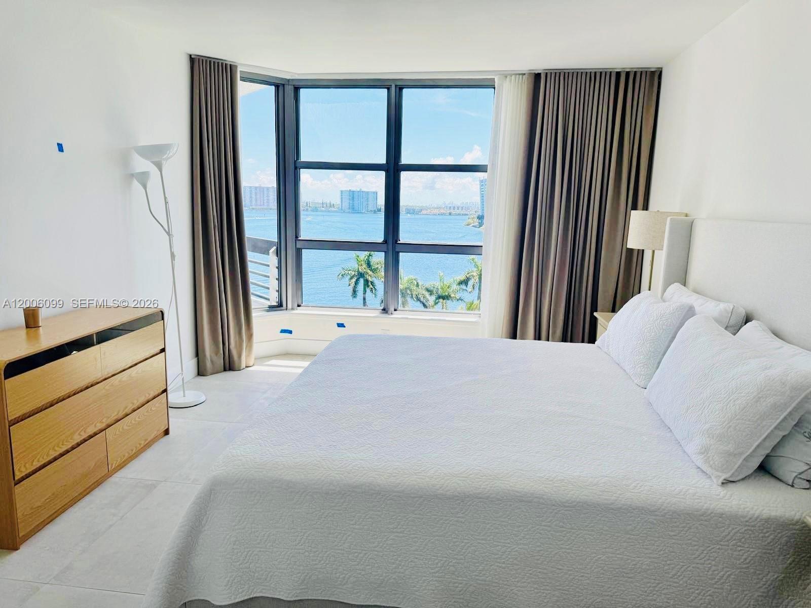 Building Photo - 19101 NE 36th Ct