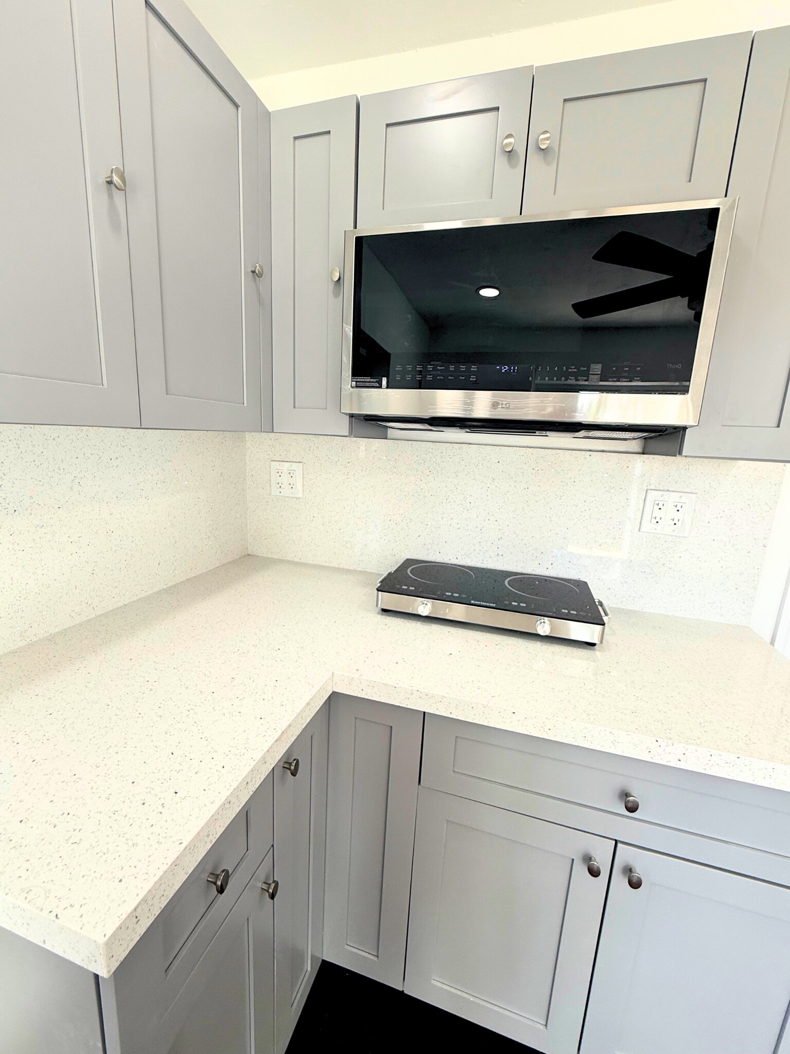 Kitchenette - 13901 SW 92nd Ave