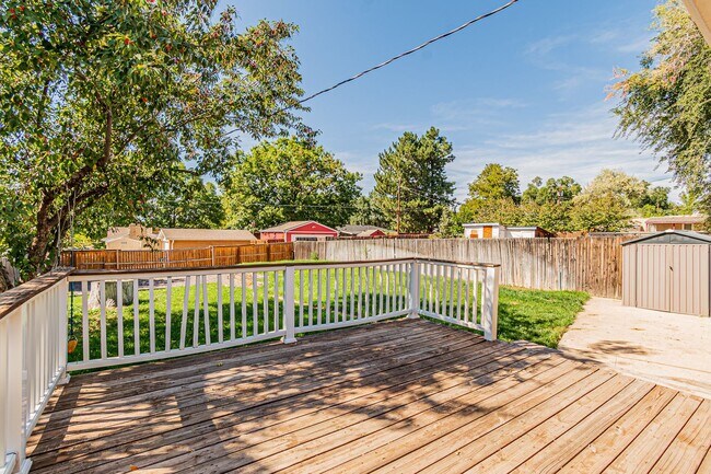 Building Photo - Exceptional 4-Bed, 2-Bath Home in Englewoo...