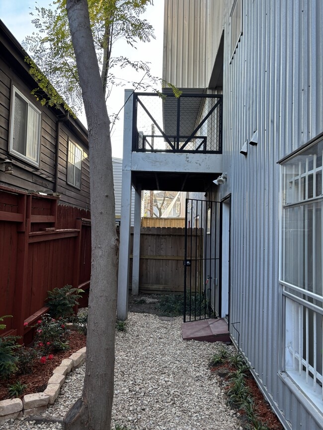 Building Photo - 2909 Albany St