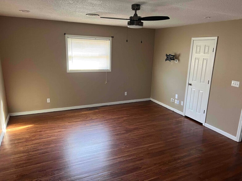 Building Photo - 12202 Greenleaf Dr SE