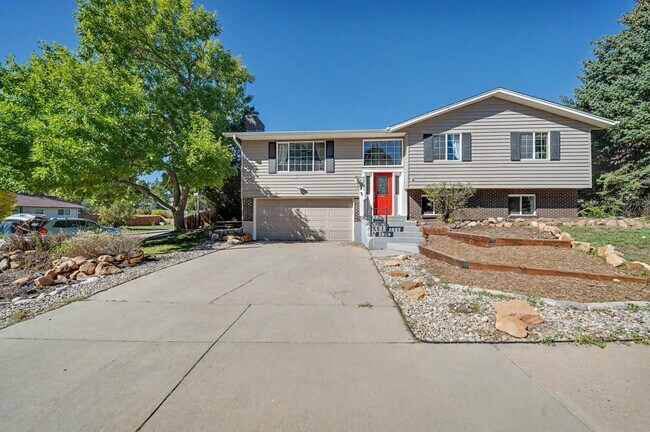 Building Photo - 6891 S Quince St