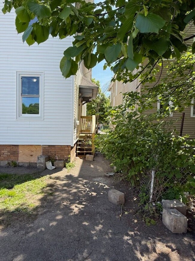 Building Photo - 1321 North St