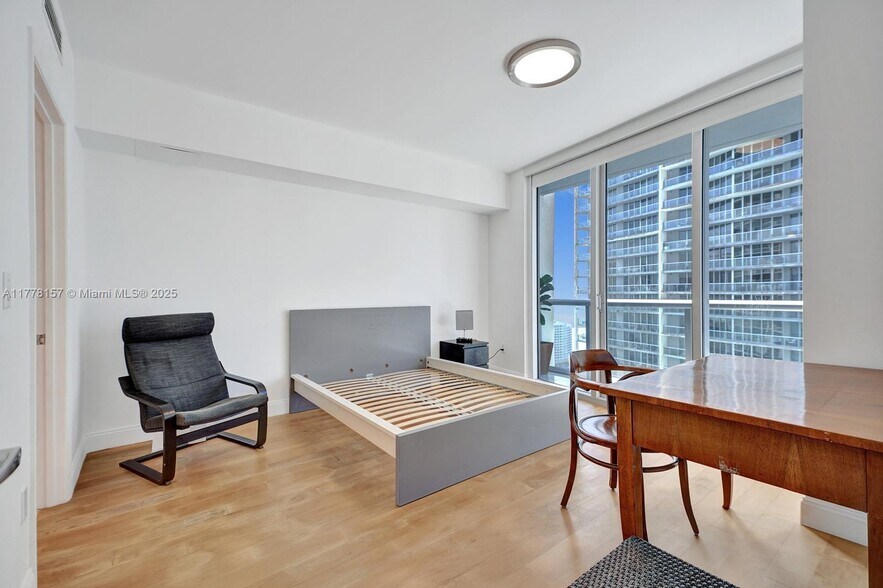 Building Photo - 475 Brickell Ave