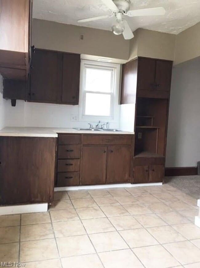 Building Photo - Two bedroom one bathroom home for rent