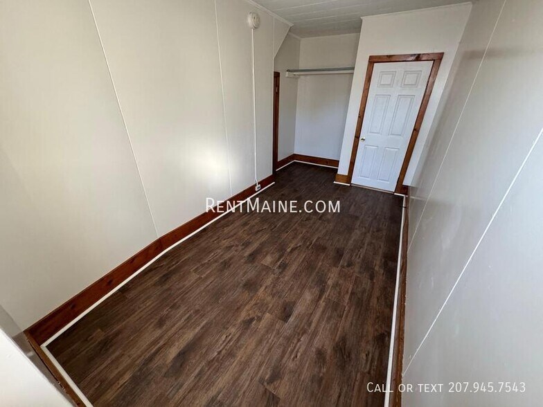 Building Photo - 225 Center St