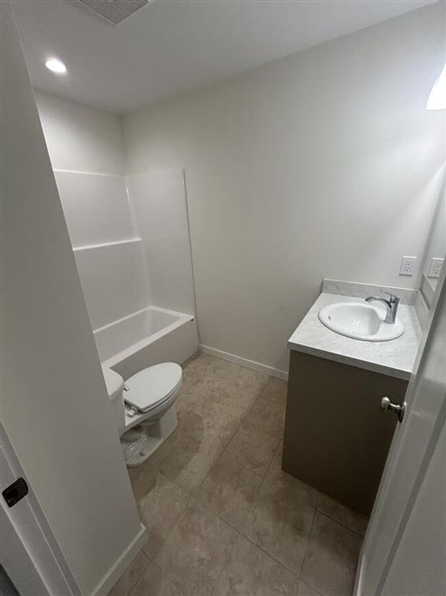 Building Photo - 118 S Harkness St