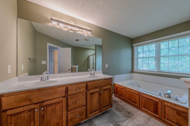 Building Photo - 103 Bluffs Cir