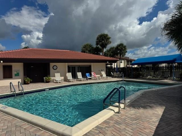 Building Photo - 8045 Eastlake Dr