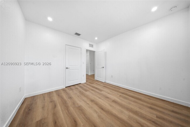 Building Photo - 1762 SE 9th Ave