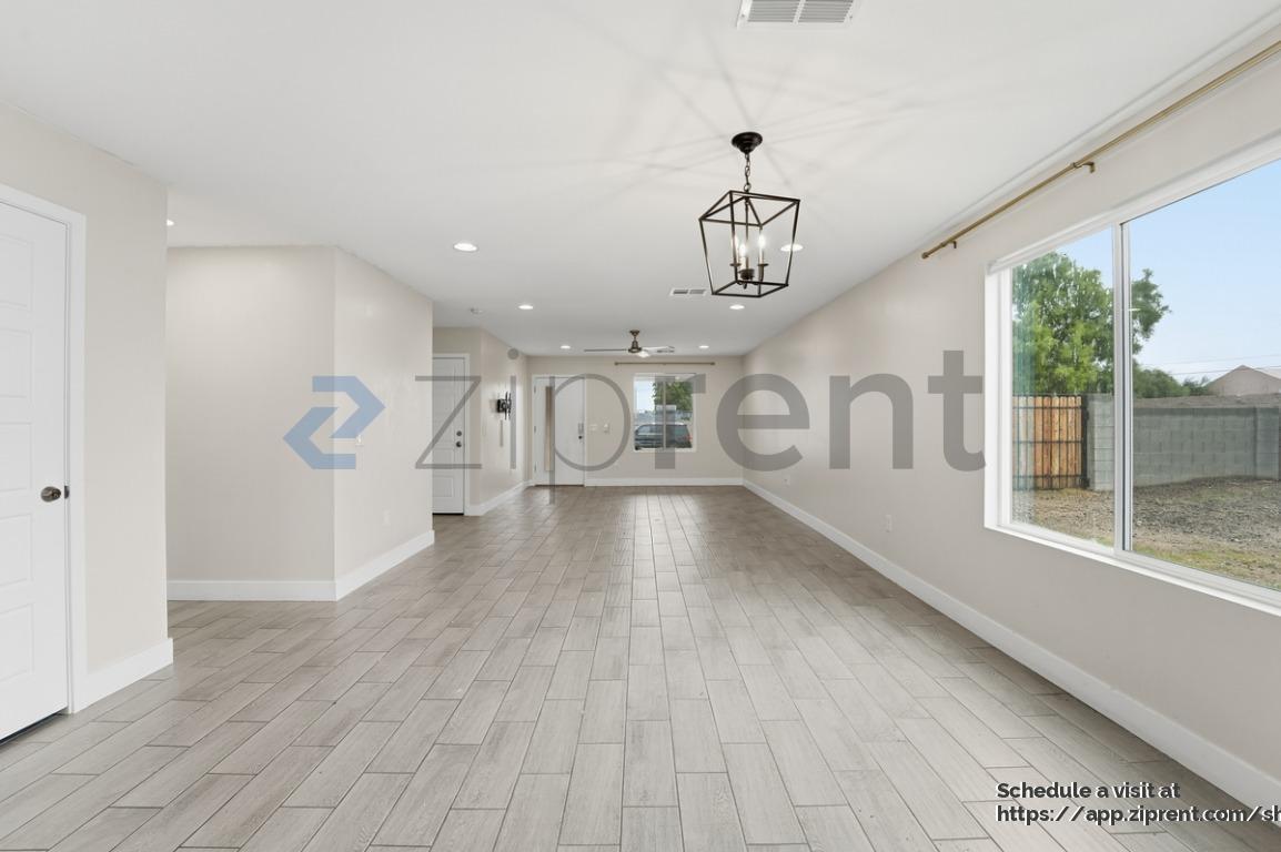 Building Photo - 1121 E Apache St