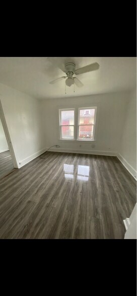 Building Photo - 732 N Victor Ave