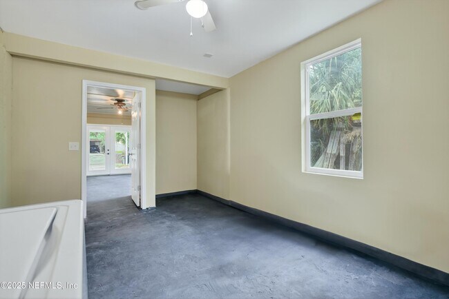 Building Photo - 6190 Mercer Cir E