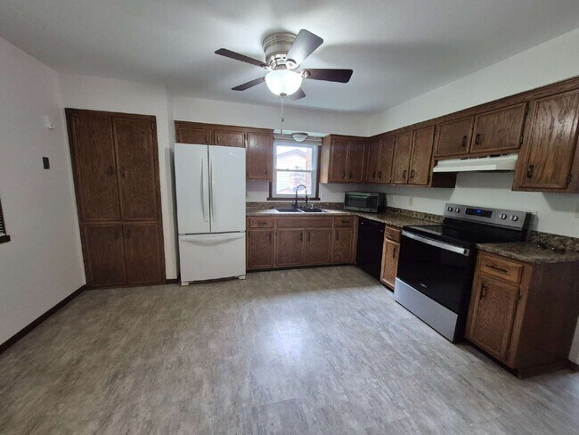 Building Photo - 21225 Mary Lynn Dr