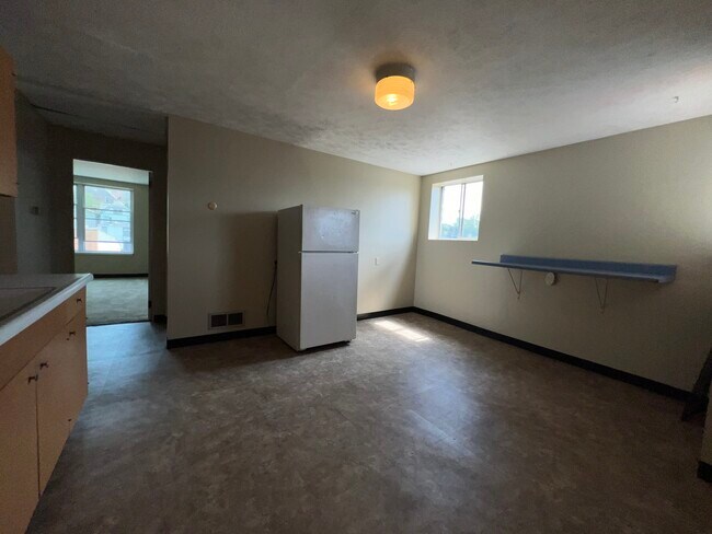 Building Photo - 624 Monongahela Ave