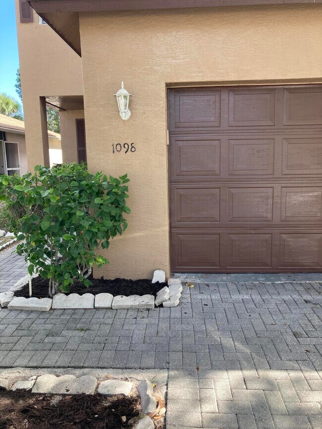 Building Photo - 1098 Winding Rose Way