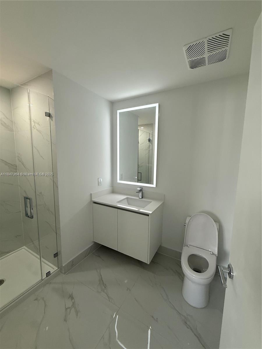 Building Photo - 700 NE 24th St