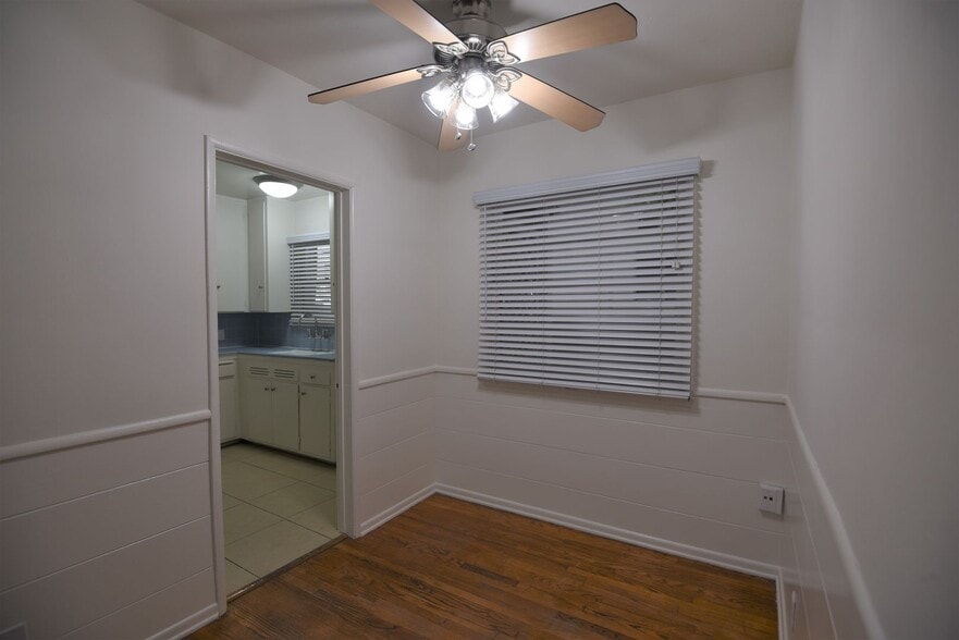 Building Photo - 14830 Dickens St
