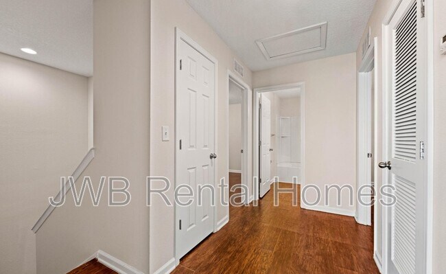 Building Photo - 525 Meteor St