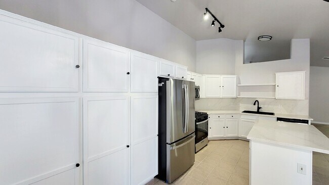 Building Photo - 8840 Spinning Wheel Ave