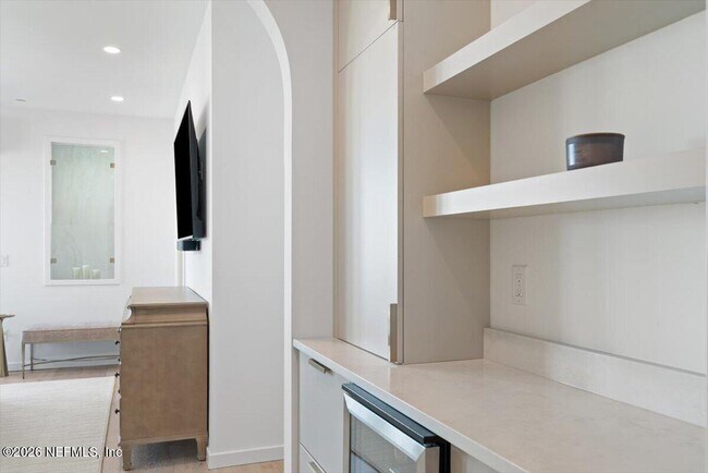 Building Photo - 114 12th Ave S