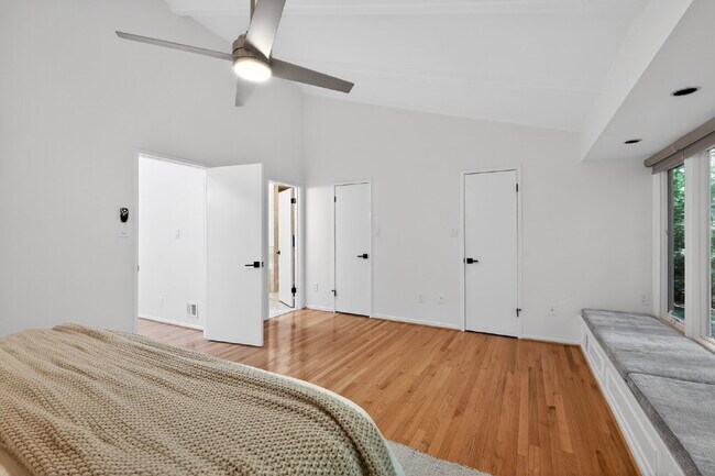 Building Photo - Elegant & Spacious Contemporary Townhome in Serene Potomac Enclave