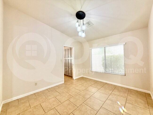 Building Photo - 2718 E Bighorn Ave