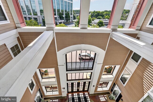 Building Photo - 501 Hungerford Dr