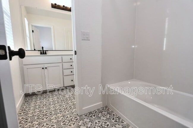 Building Photo - 4266 Aura Way