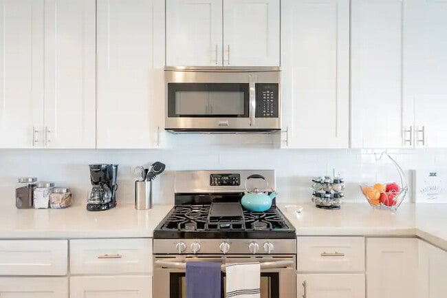 Building Photo - 9742 Date St