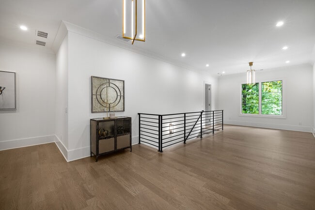 Building Photo - 306 Pinecrest Rd NE