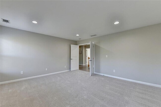 Building Photo - 4805 Shelbourne Dr