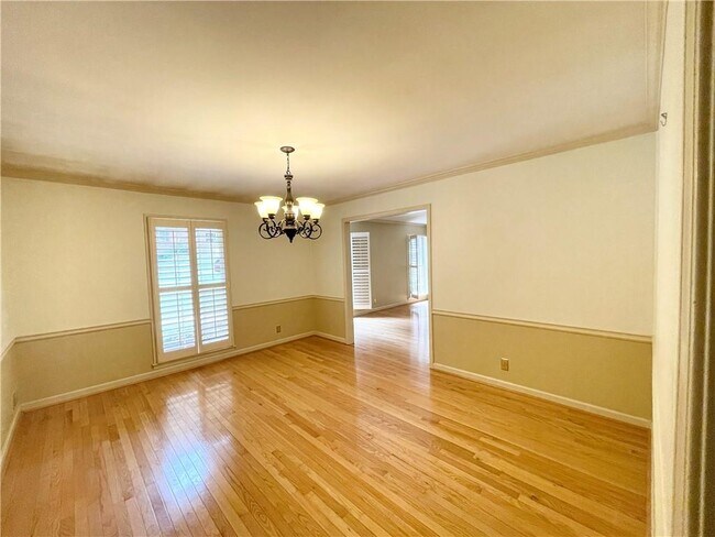 Building Photo - 880 Richmond Hill Dr