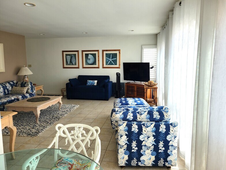 Building Photo - 1319 Seal Way