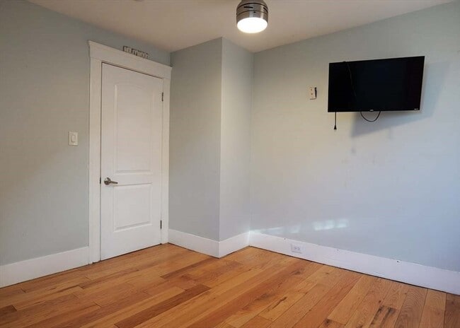 Building Photo - 21 Englewood Ave