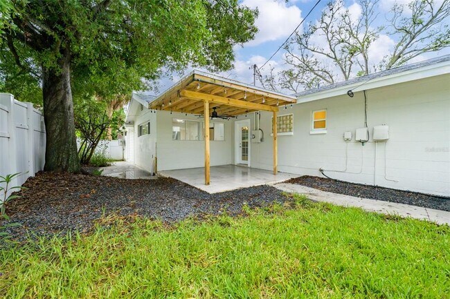 Building Photo - 5301 Venetian Blvd NE