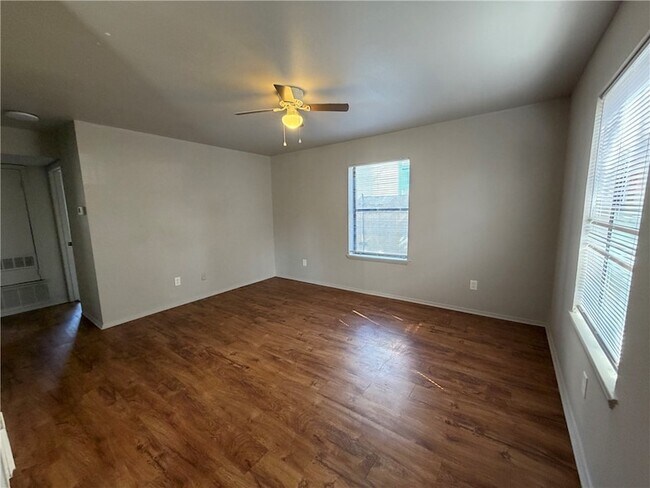 Building Photo - 804 Navidad St