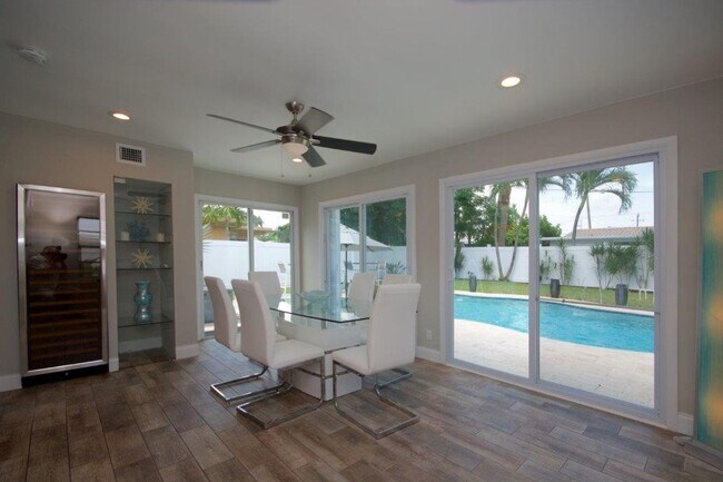 Building Photo - Step Into Sunshine: Modern Charm Meets Coa...