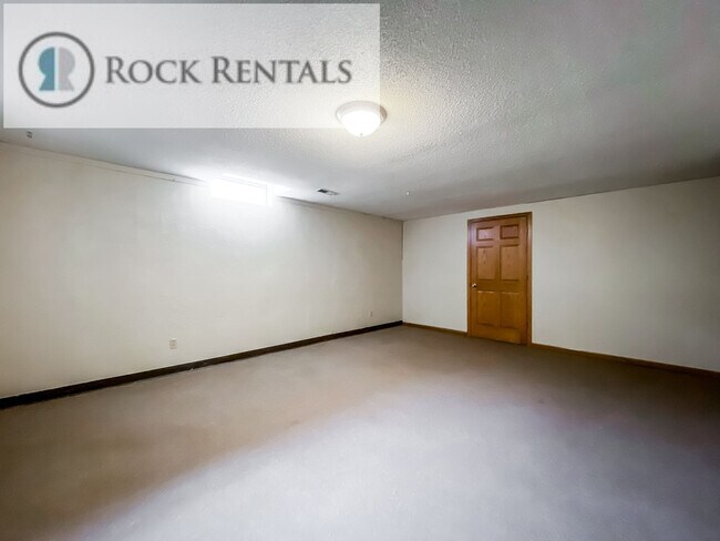 Building Photo - 903 E 24th Ave