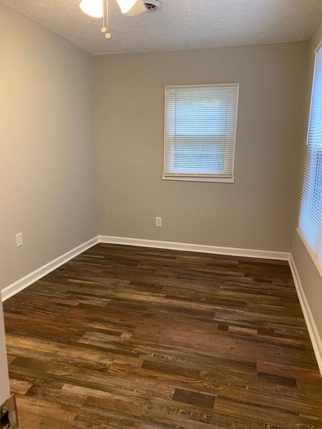 Building Photo - Quiet Country Living on 1 Acre in Murfreesboro! - 3br 2ba