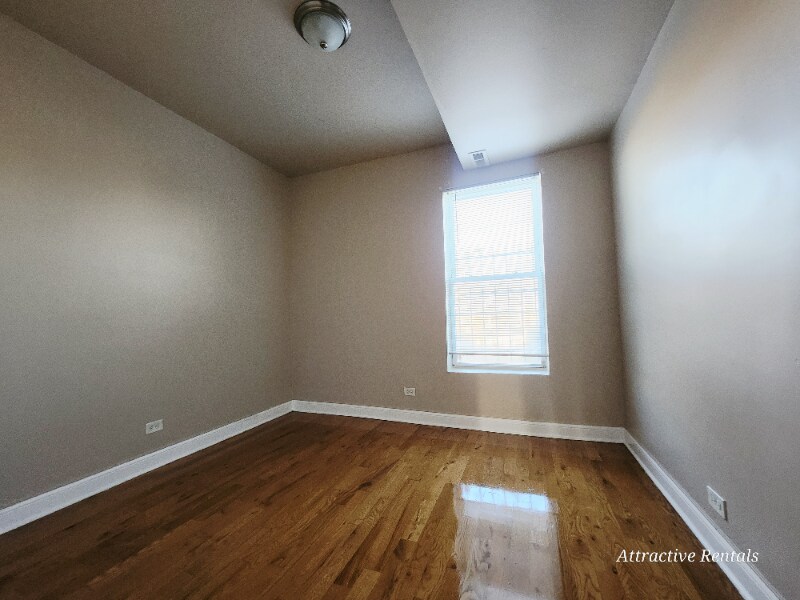 Building Photo - 6507 S Ingleside Ave