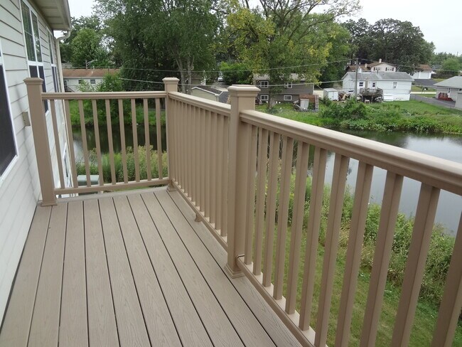Building Photo - 1127 N Red Oak Cir